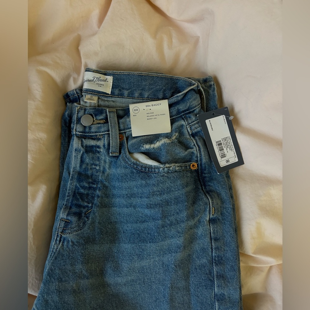 Women's Mid-Rise 90's Baggy Denim Jeans
- Universal Thread™